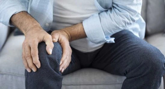 آیا صدا دادن یا تق تق زانو خطرناک است؟